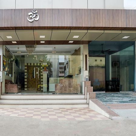 Super Hotel O Palkhi Road Near Sai Baba Temple Formerly Netra Sai Shirdi Exterior foto