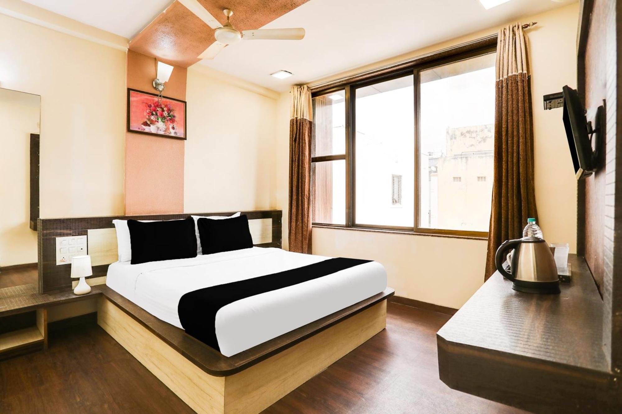 Super Hotel O Palkhi Road Near Sai Baba Temple Formerly Netra Sai Shirdi Exterior foto